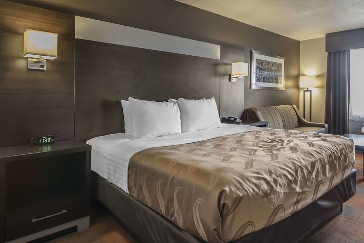 1 King Bed Accessible (4 of 16)