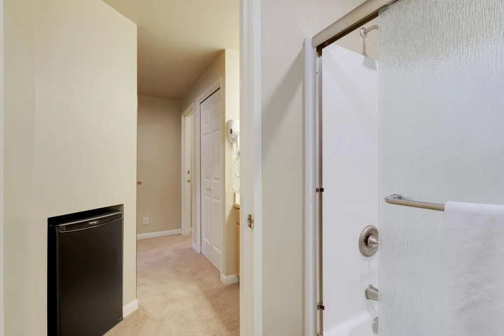 Room 8 of 14
