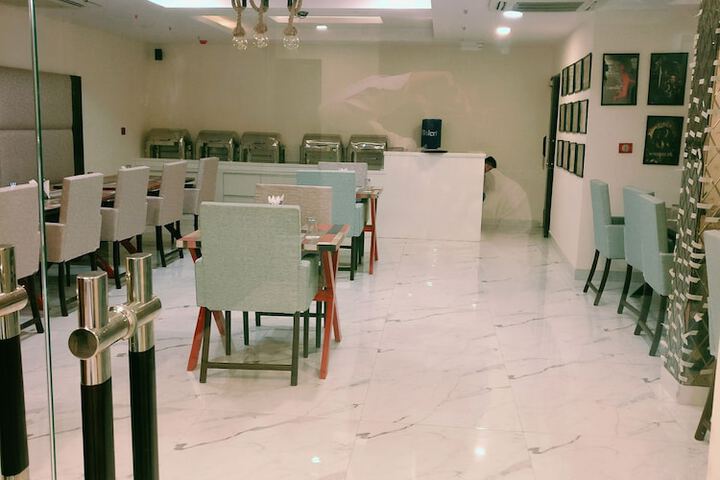 Dining 75 of 98