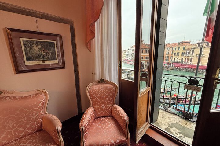 Room 40 of 77