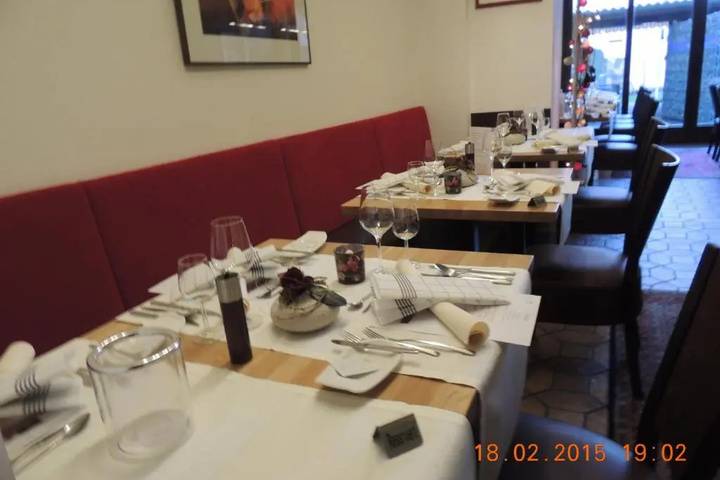 Dining 14 of 16