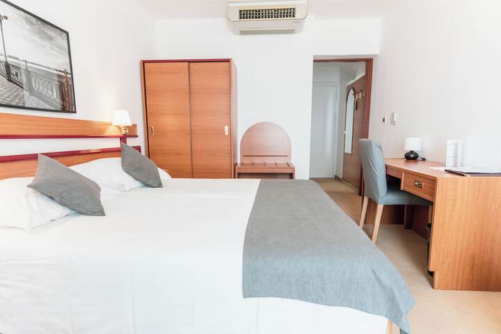 Room 16 of 90