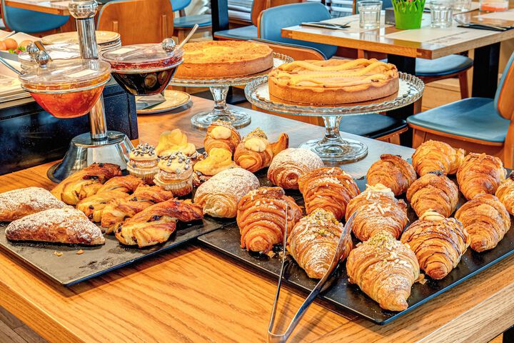 Breakfast/Coffee Service 23 of 34