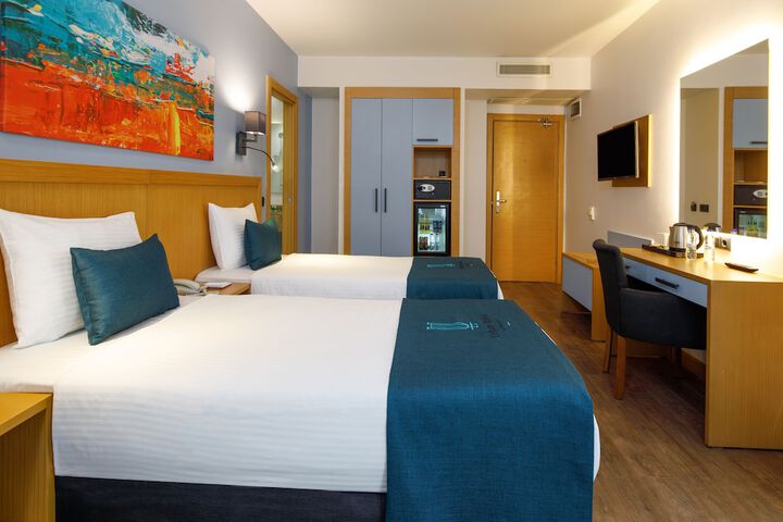 Room 4 of 37
