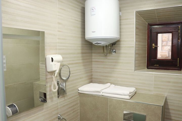 Hotel 230 of 263