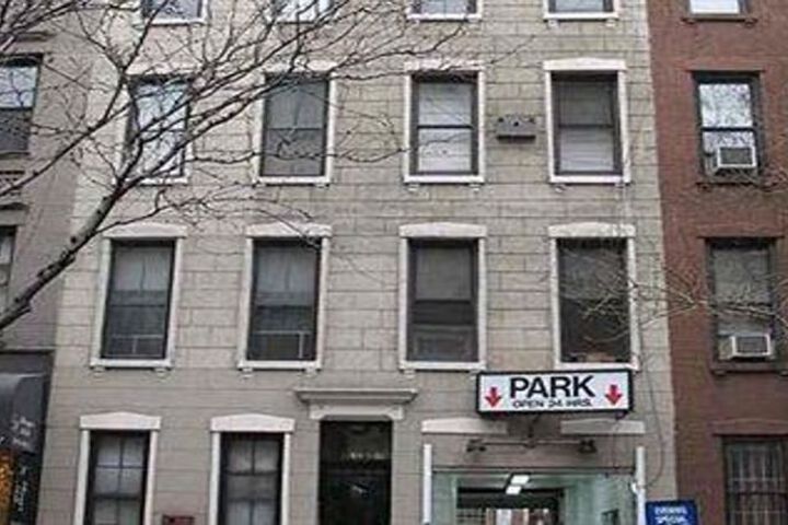 Exterior of 515 FLATS