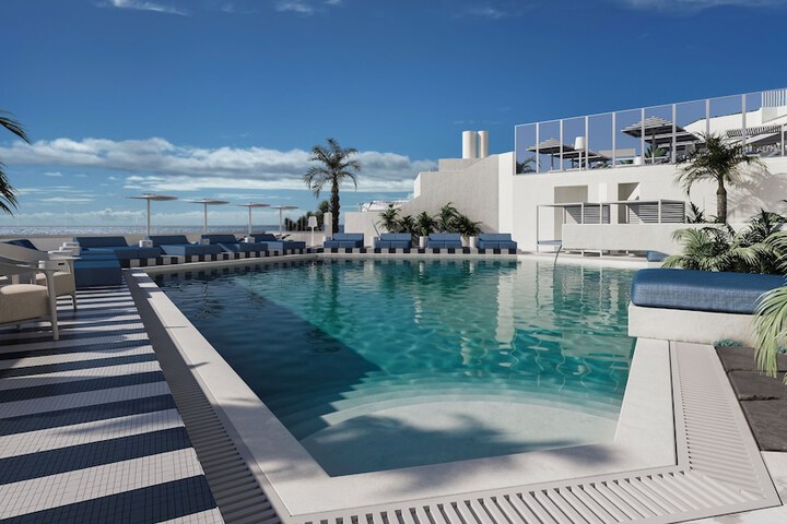 Hotel Pool
