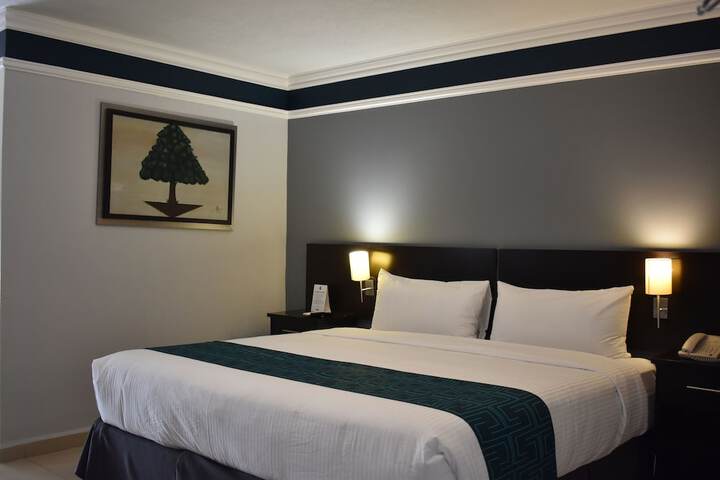Room 33 of 166