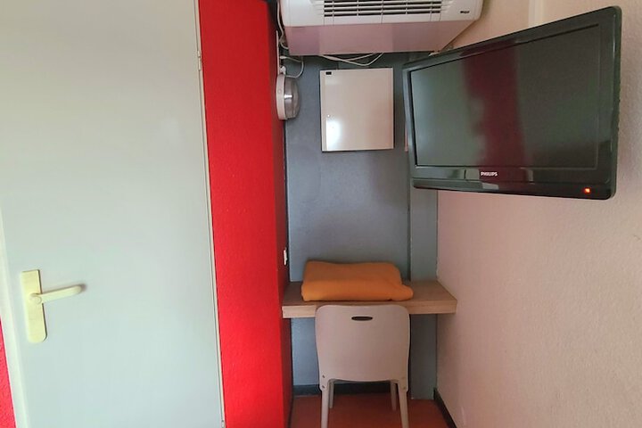 Room 12 of 29