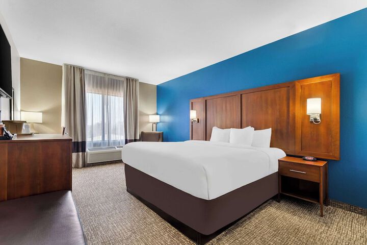 1 King Bed Accessible (6 of 12)