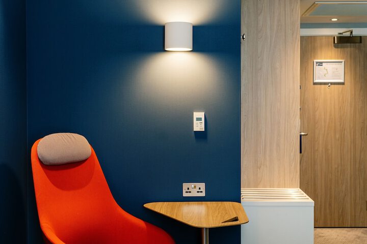Room 10 of 80