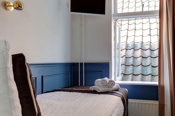 Room 35 of 85