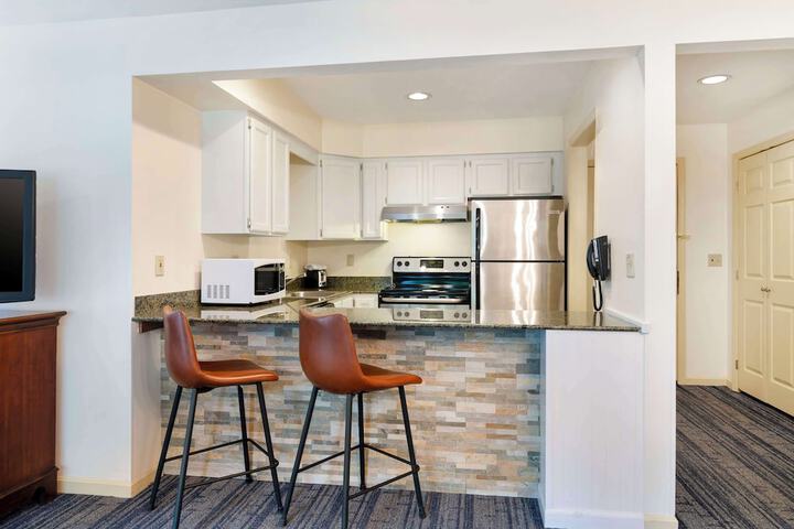 Suite 1 King Bed Second Floor Sofa Bed Kitchen Separate Living Area WiFi Full Breakfast (9 of 34)