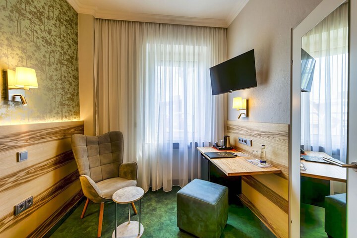 Room 7 of 38