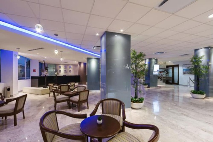Entrance & Lobby