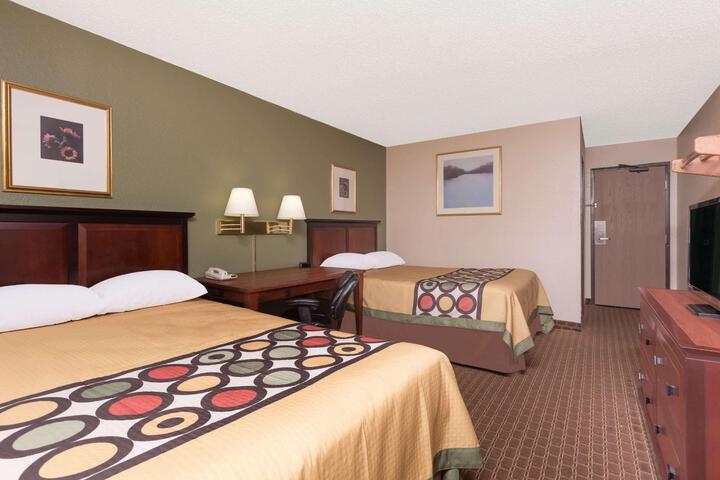 2 Double Beds (7 of 8)