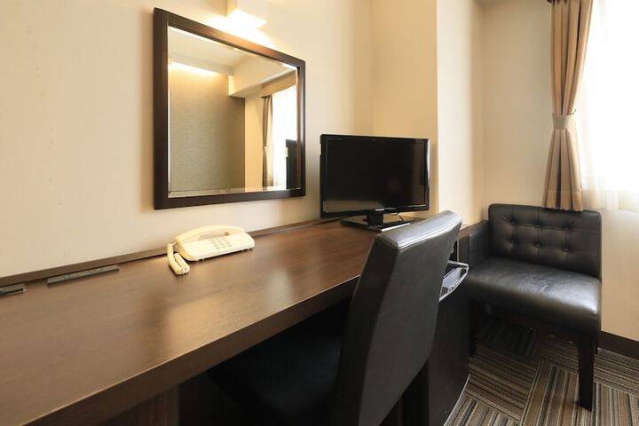 Room 13 of 107