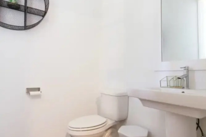 Room 8 of 20