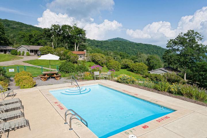 Pool 44 of 105