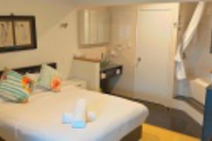 Room 318 of 420
