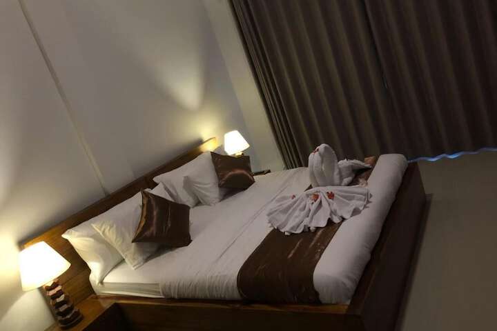 Room 12 of 34