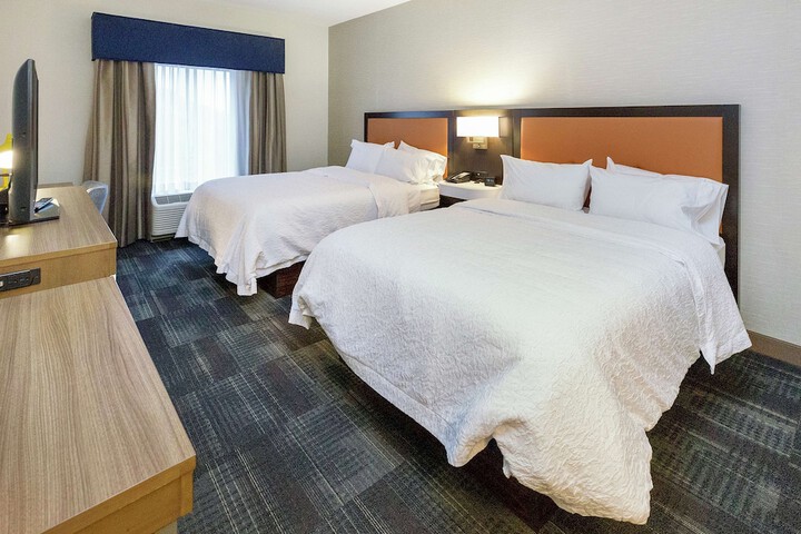 2 Queen Beds (1 of 9)