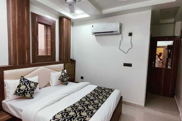 Room 12 of 48