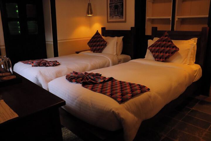 Room 6 of 28