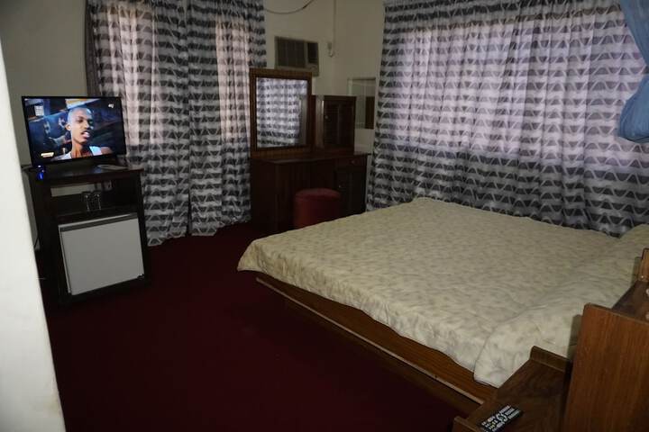 Room 6 of 37
