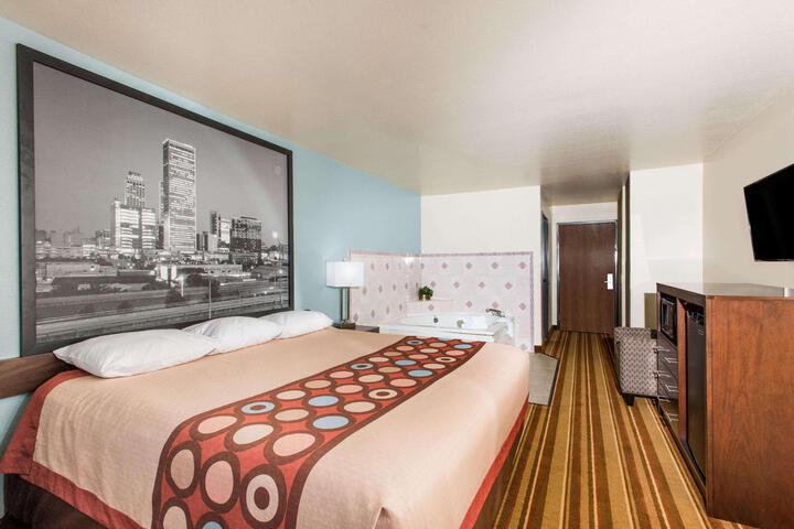 1 King Bed (10 of 12)