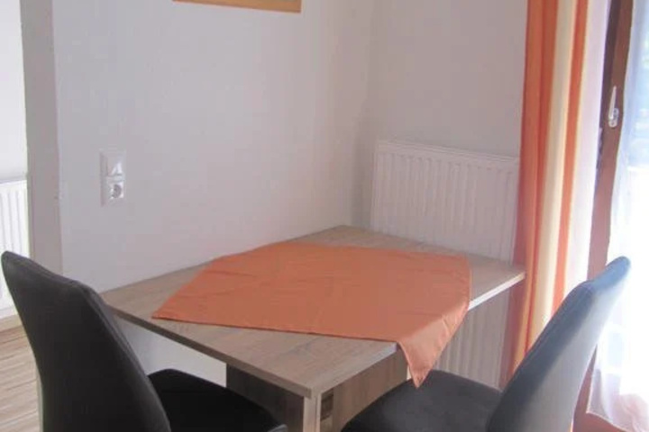 Room 5 of 13