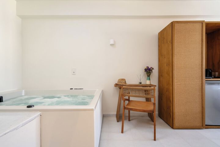 Hot Tub 106 of 109