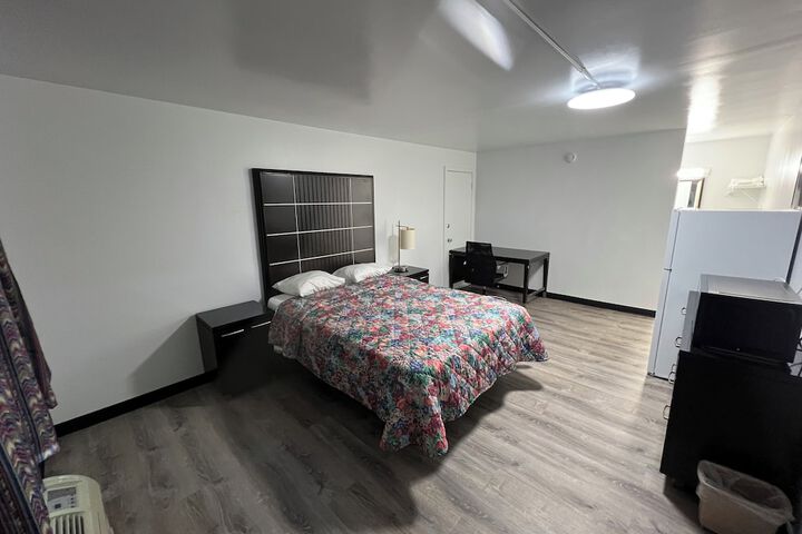 Room 4 of 16