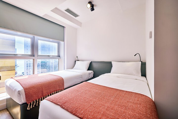 Room 18 of 34