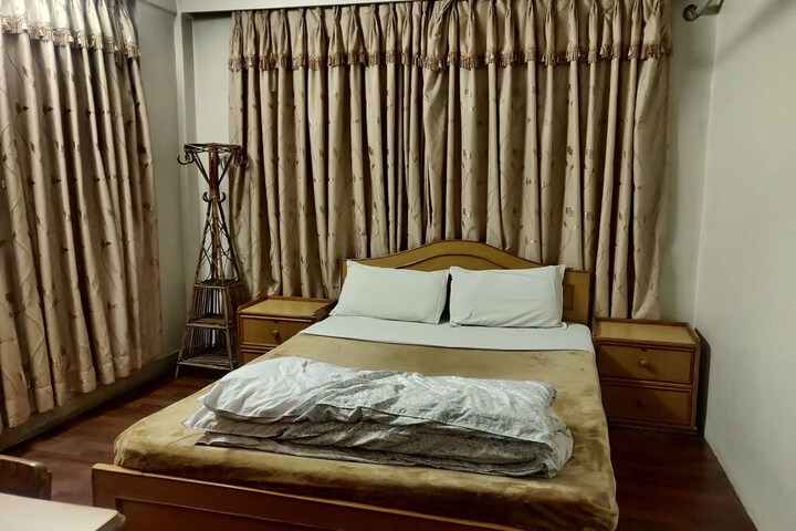 Room 9 of 25
