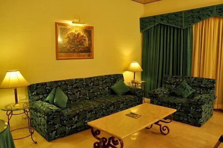 Room 8 of 18