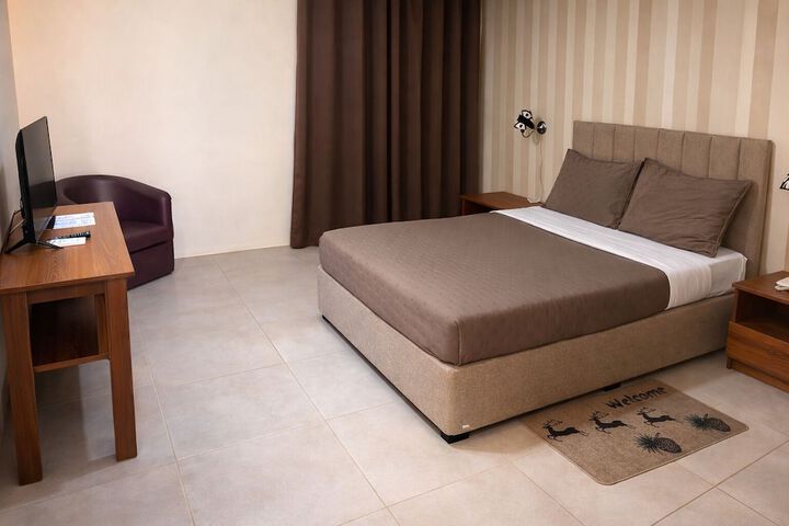Room 4 of 18
