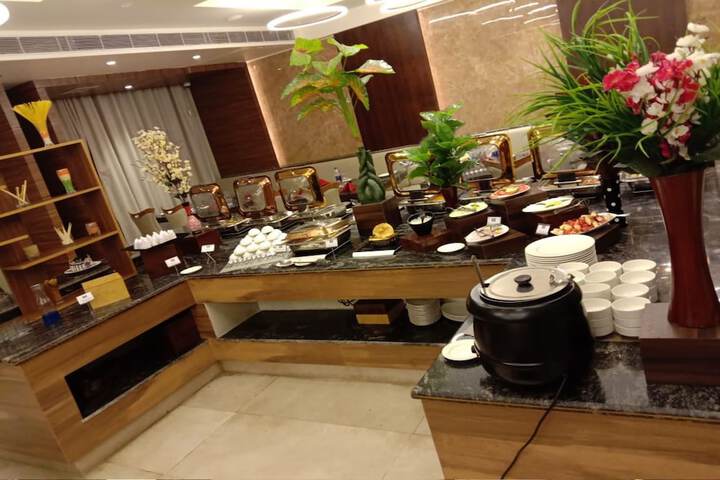 Dining 33 of 47