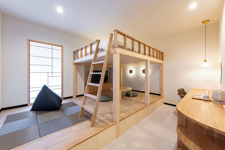 Room 2 of 53