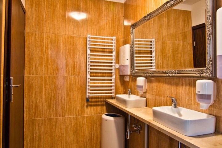 Room 10 of 25