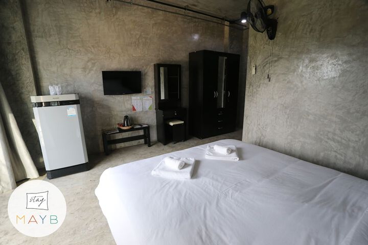 Room 12 of 33