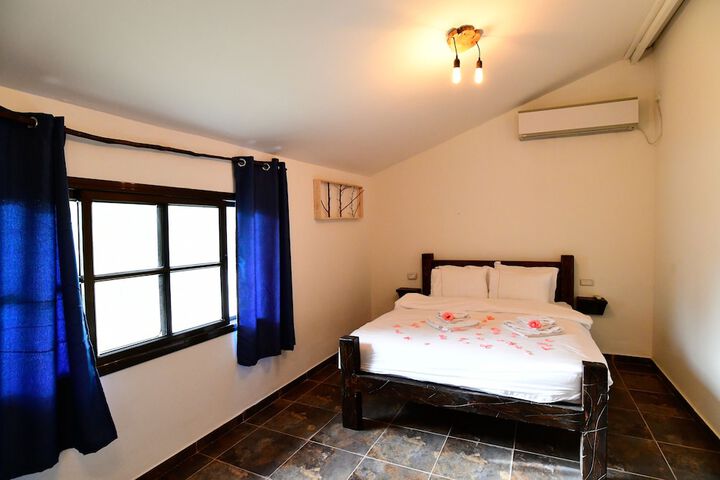 Room 3 of 37