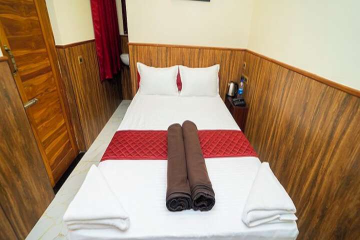Room 4 of 20