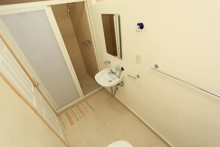 Room 4 of 32
