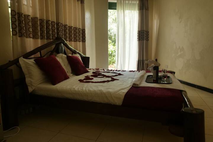 Room 33 of 40