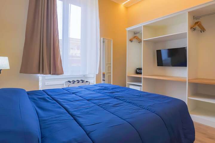 Room 6 of 33