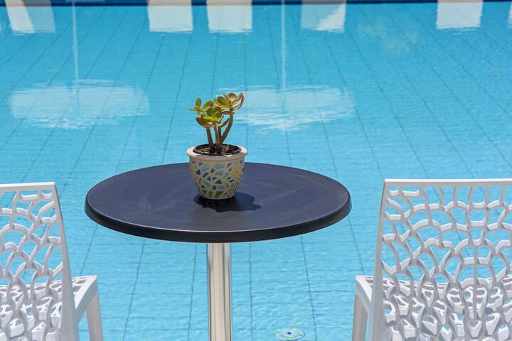 Pools & Facilities