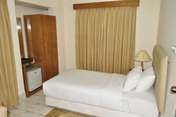 Room 7 of 17