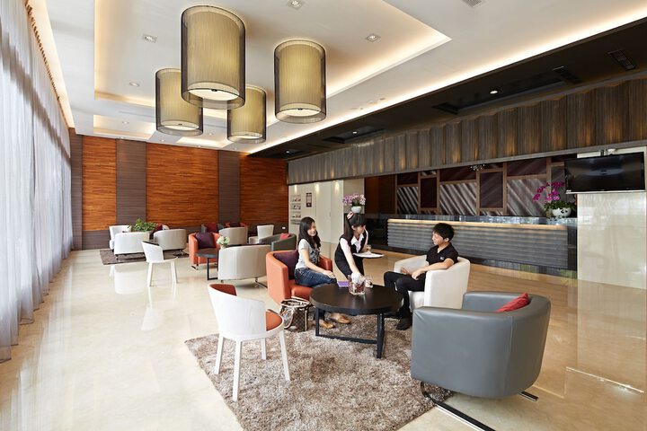 Entrance & Lobby