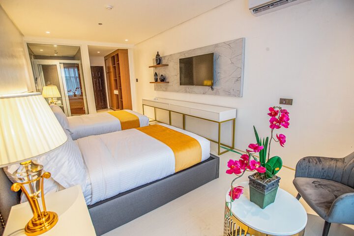 Room 9 of 22